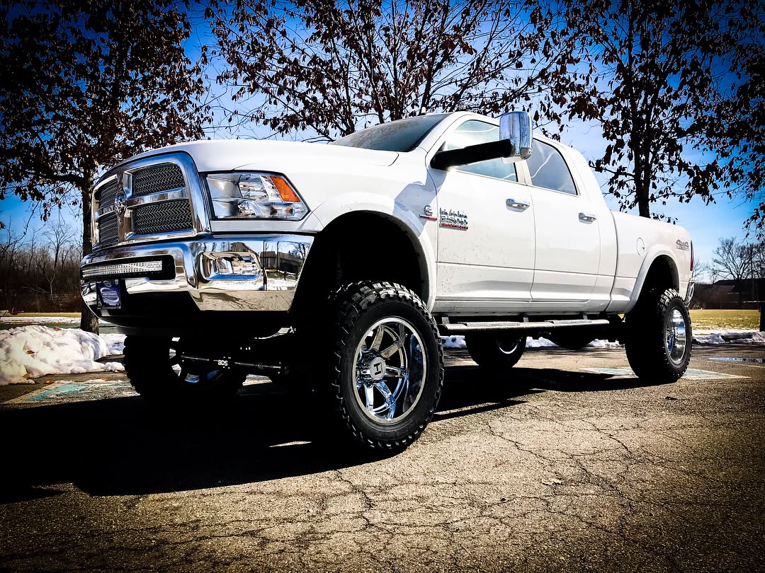 Super lifted pick- up truck