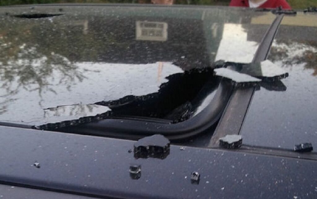 Showing broken sunroof