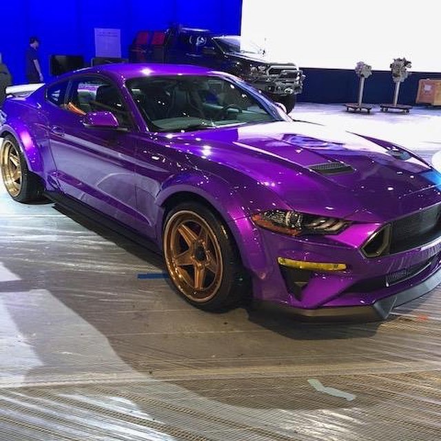 Muscle car with chameleon color