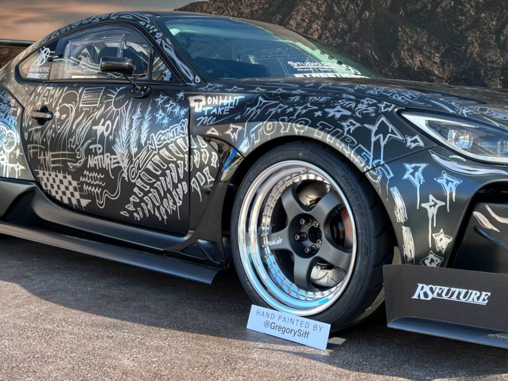 Fully customized graphics with performance tires Fully customized graphics with performance tires
