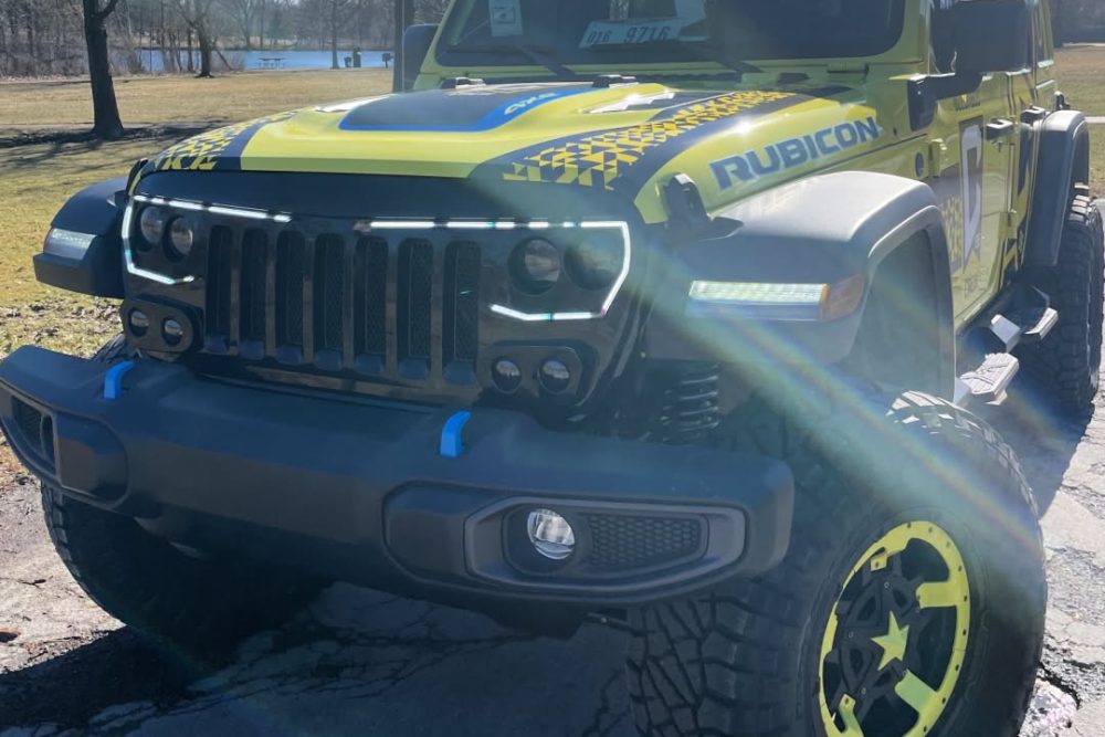 A yellow with black combination suv with great DRL A yellow with black combination suv with great DRL